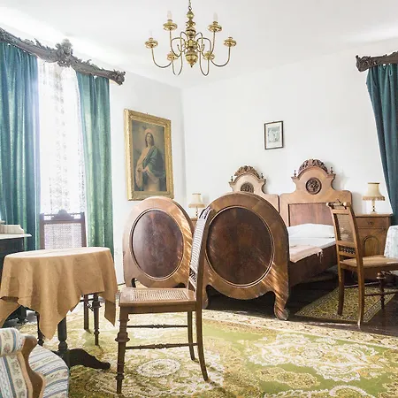 Giunio House, Old Town Centre